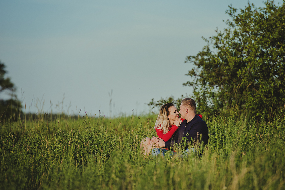 zakochani na zdjęciach narzeczeńskiech 