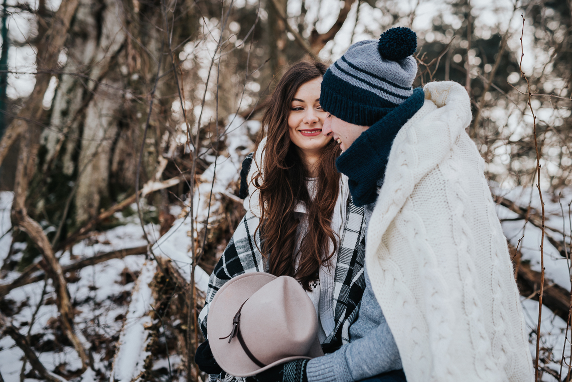 Zimowa sesja narzeczeńska Doroty i Macieja 4