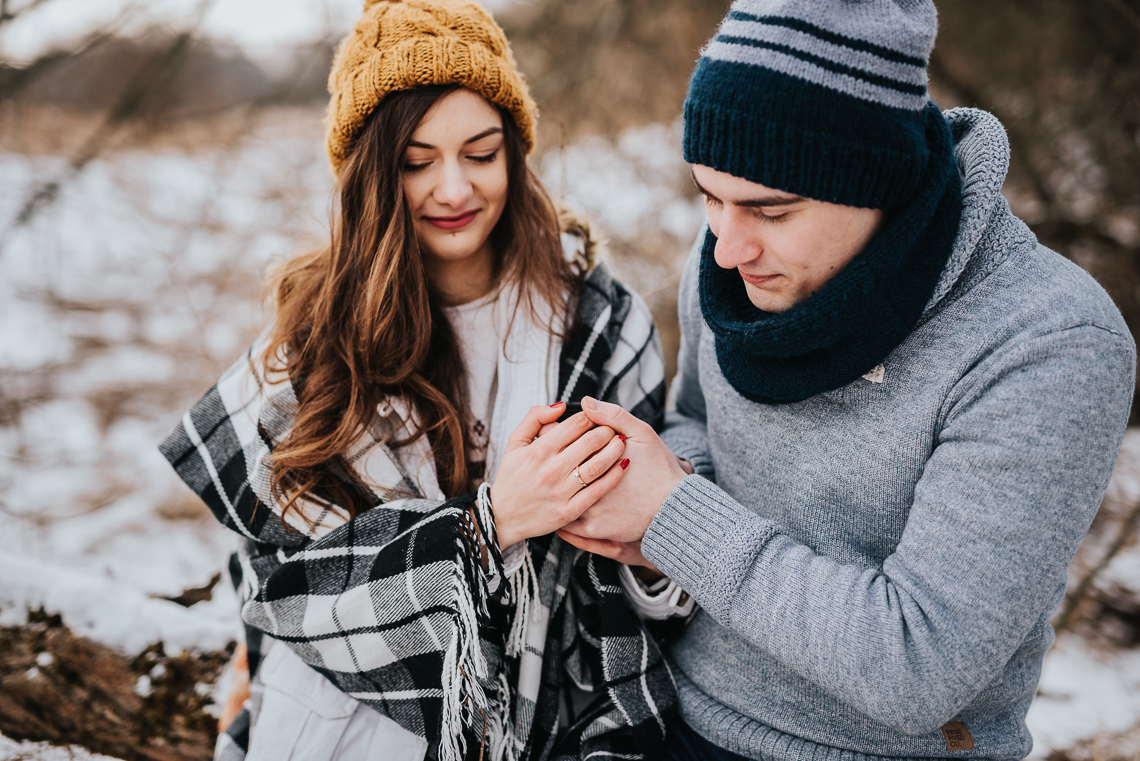 Zimowa sesja narzeczeńska Doroty i Macieja 17