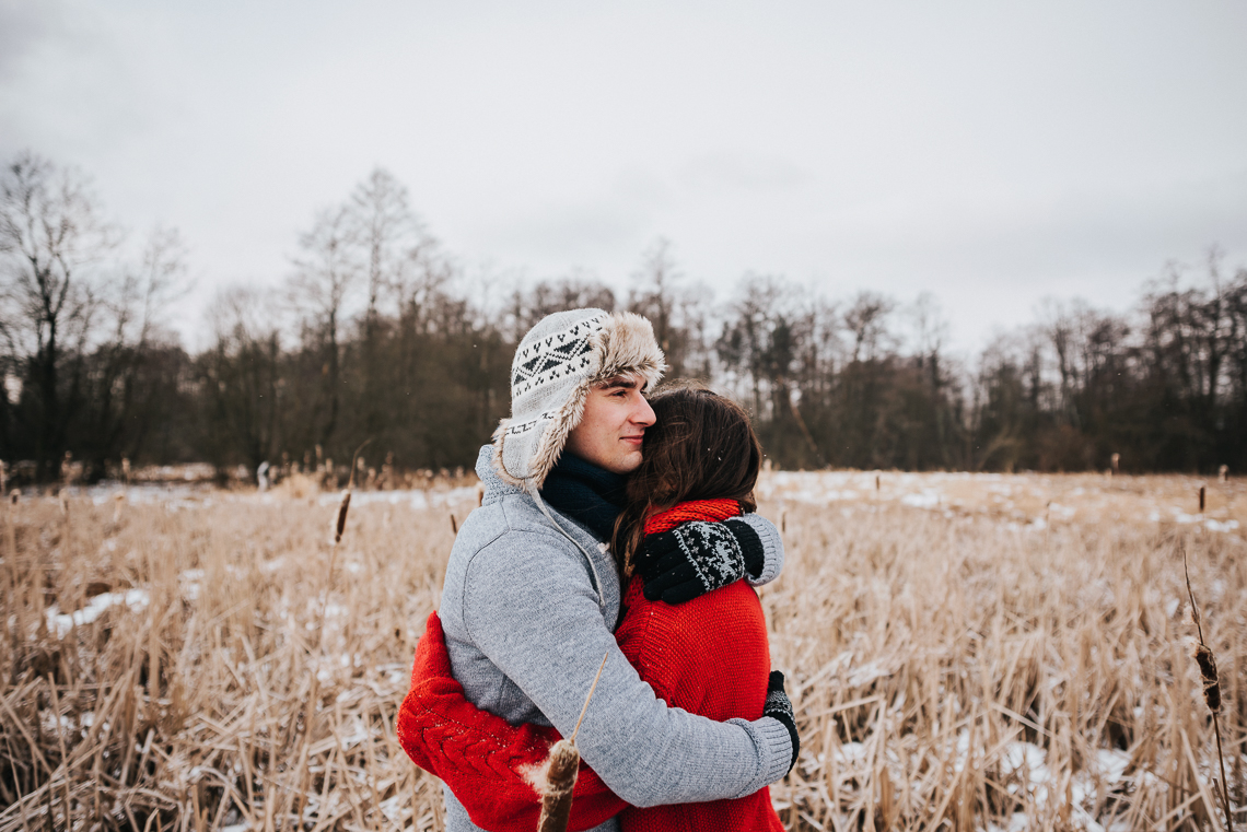 Zimowa sesja narzeczeńska Doroty i Macieja 32