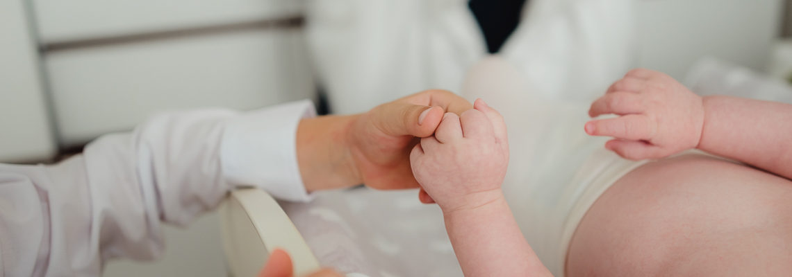 Zdjęcia malutkiej Nell na chrzcie w Kielcach