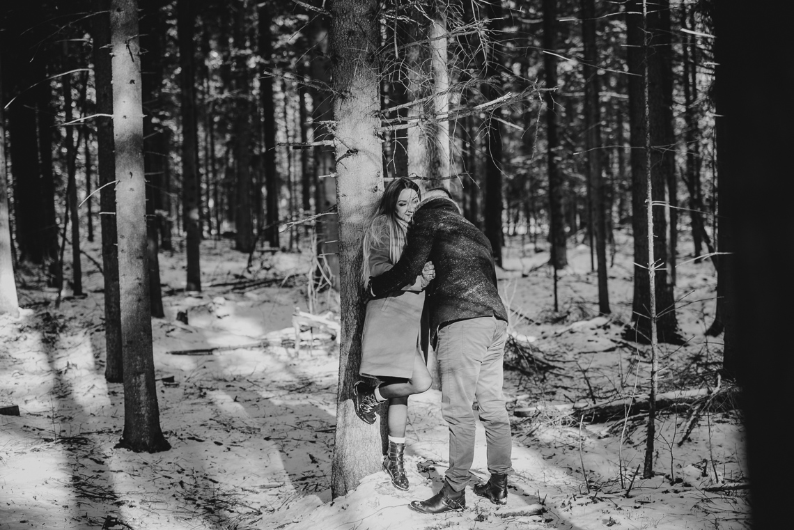 Zimowa sesja narzeczeńska Elizy i Dominika 8