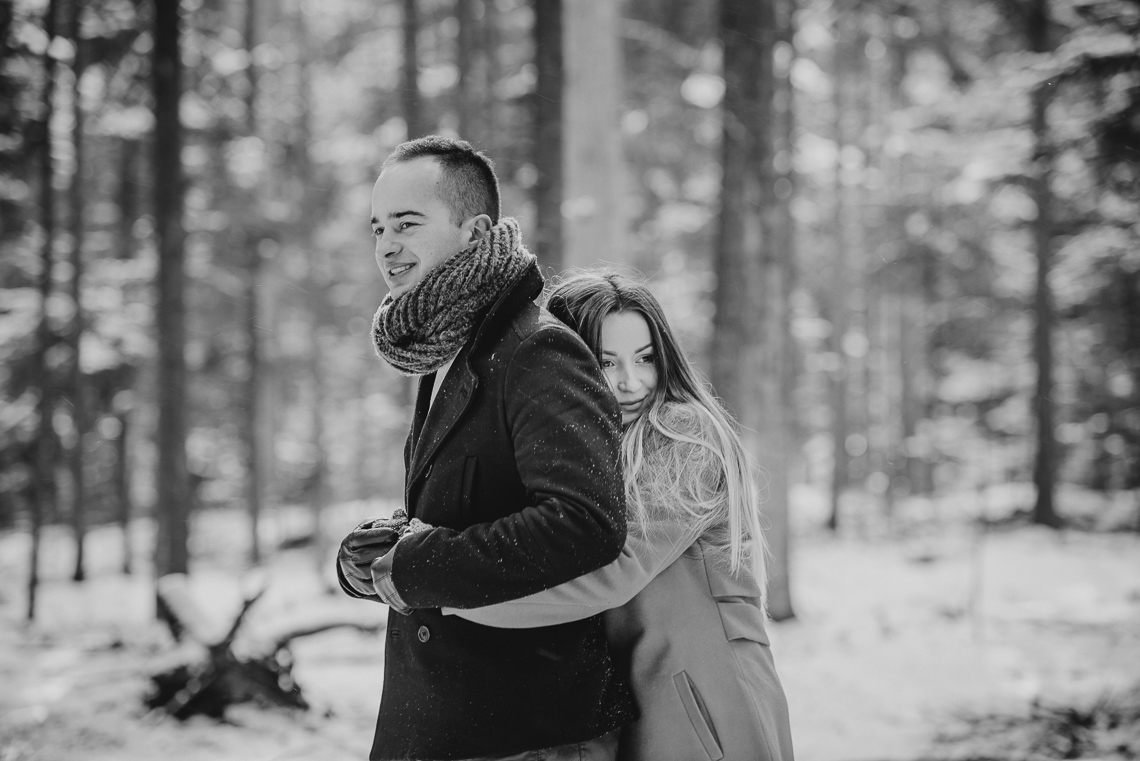 Zimowa sesja narzeczeńska Elizy i Dominika 9