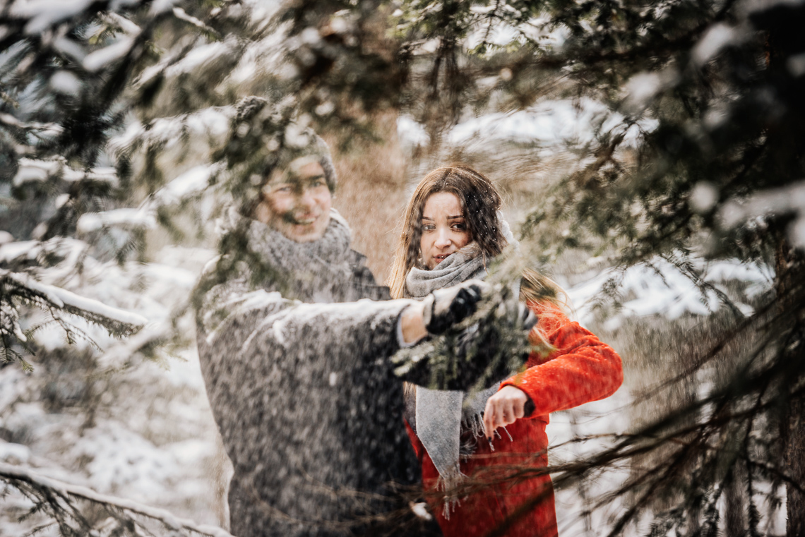 Zimowa sesja narzeczeńska Elizy i Dominika 10