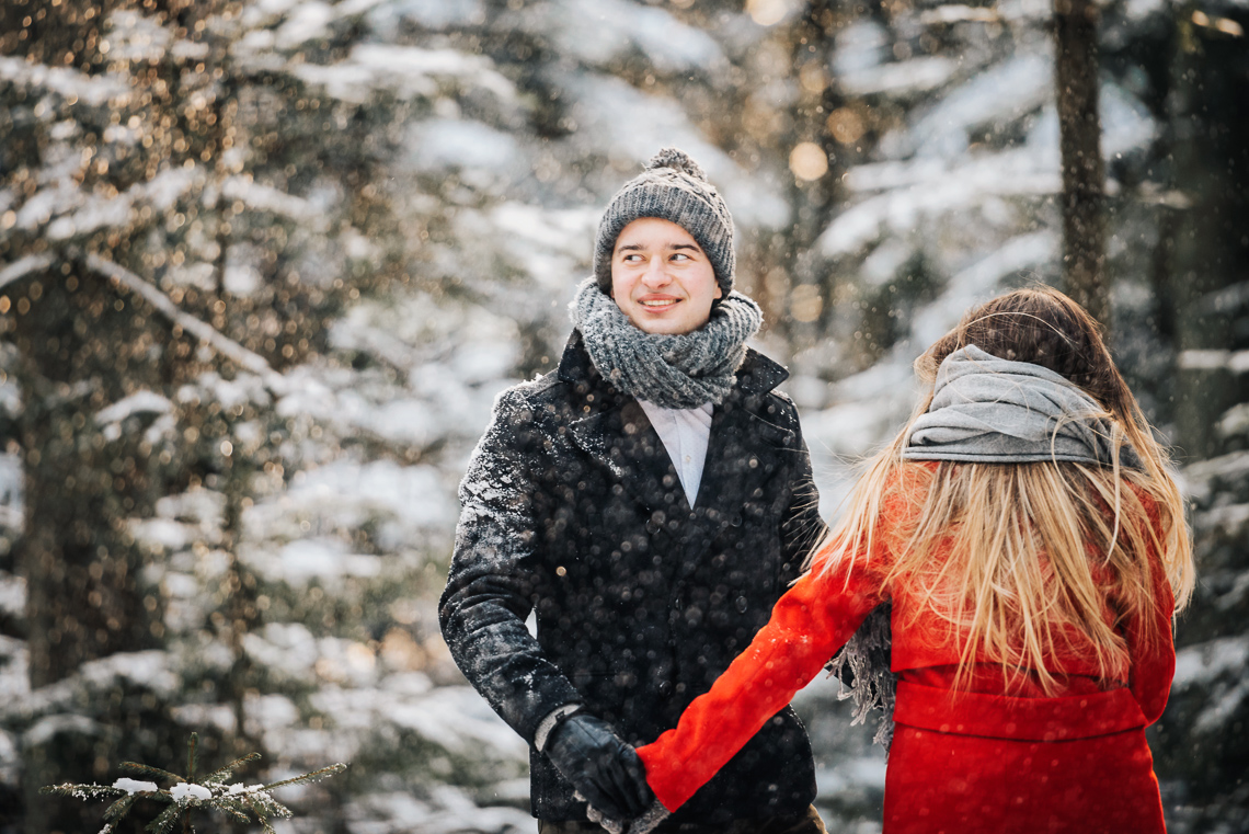 Zimowa sesja narzeczeńska Elizy i Dominika 12