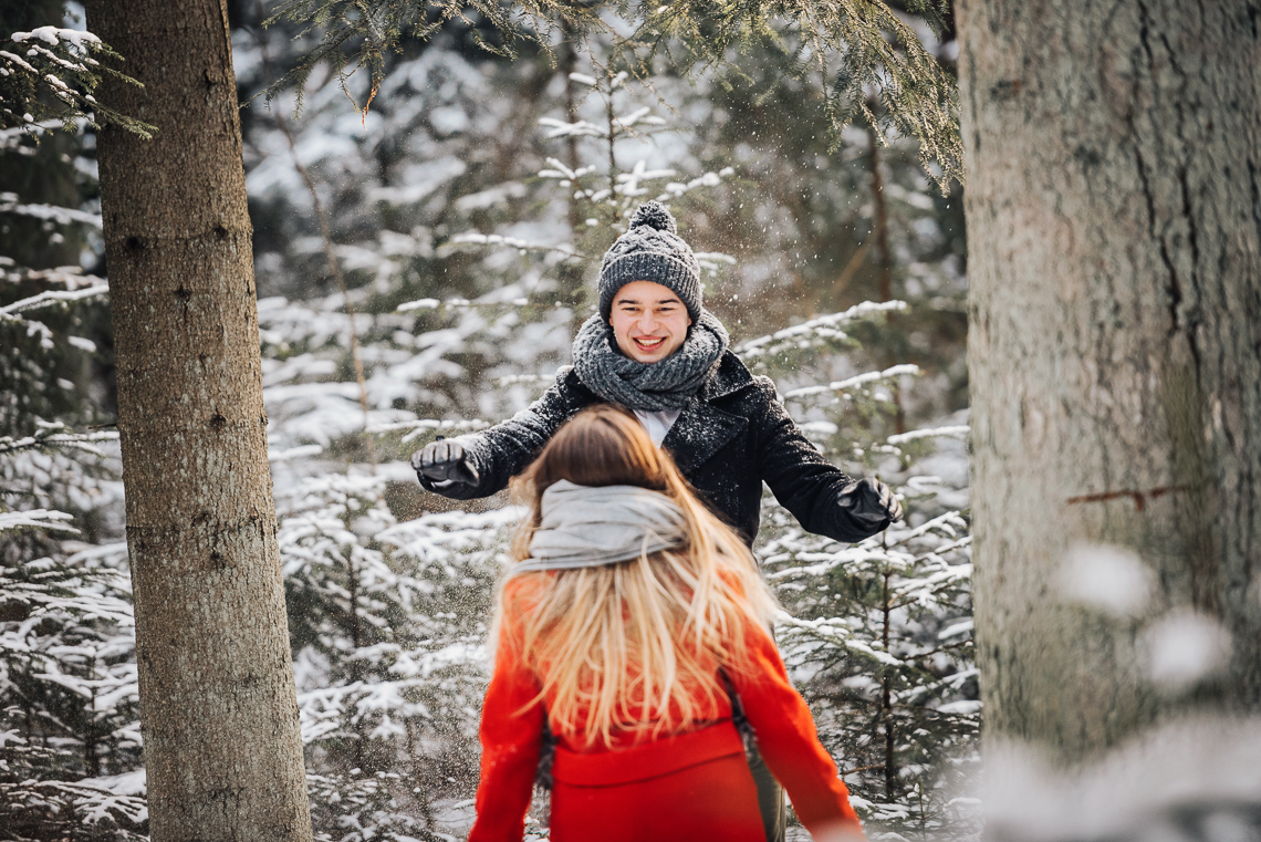 Zimowa sesja narzeczeńska Elizy i Dominika 14