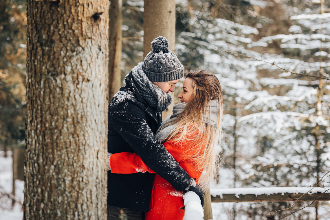 Zimowa sesja narzeczeńska Elizy i Dominika 19