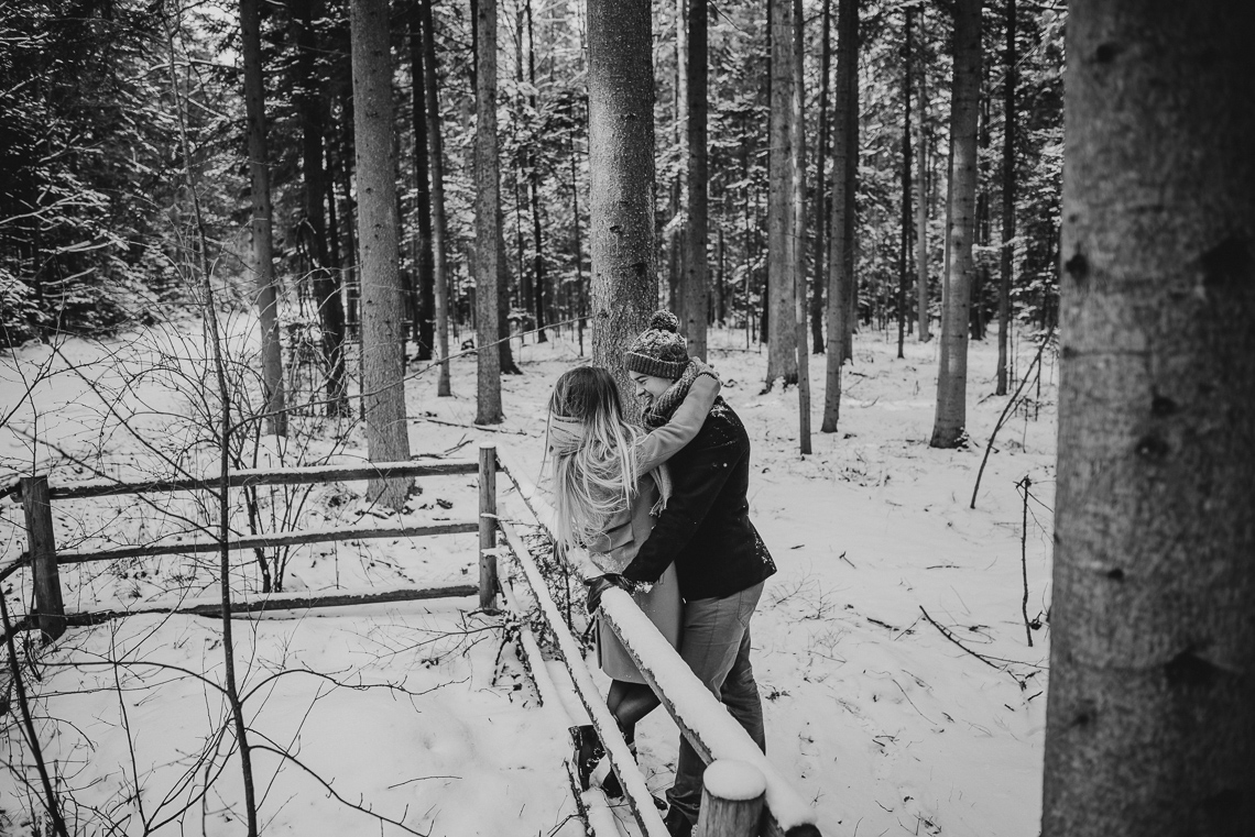 Zimowa sesja narzeczeńska Elizy i Dominika 20