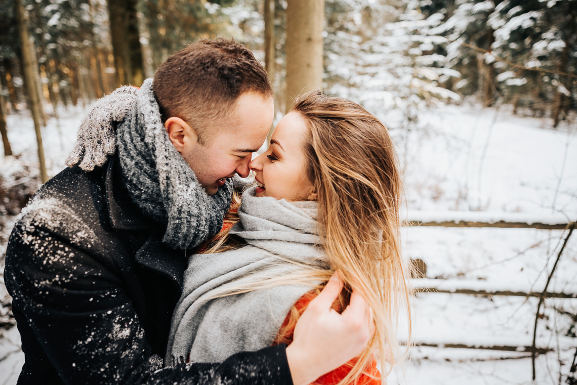 Zimowa sesja narzeczeńska Elizy i Dominika 23
