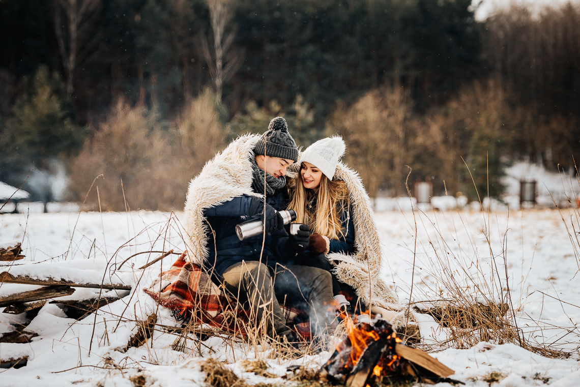 Zimowa sesja narzeczeńska Elizy i Dominika 25