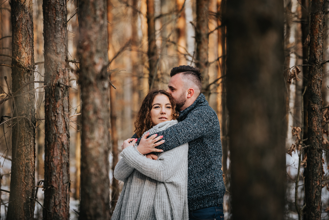 piękna para na sesji zdjęciowej w kielcach 