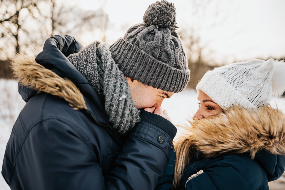 Zimowa sesja narzeczeńska Elizy i Dominika 32