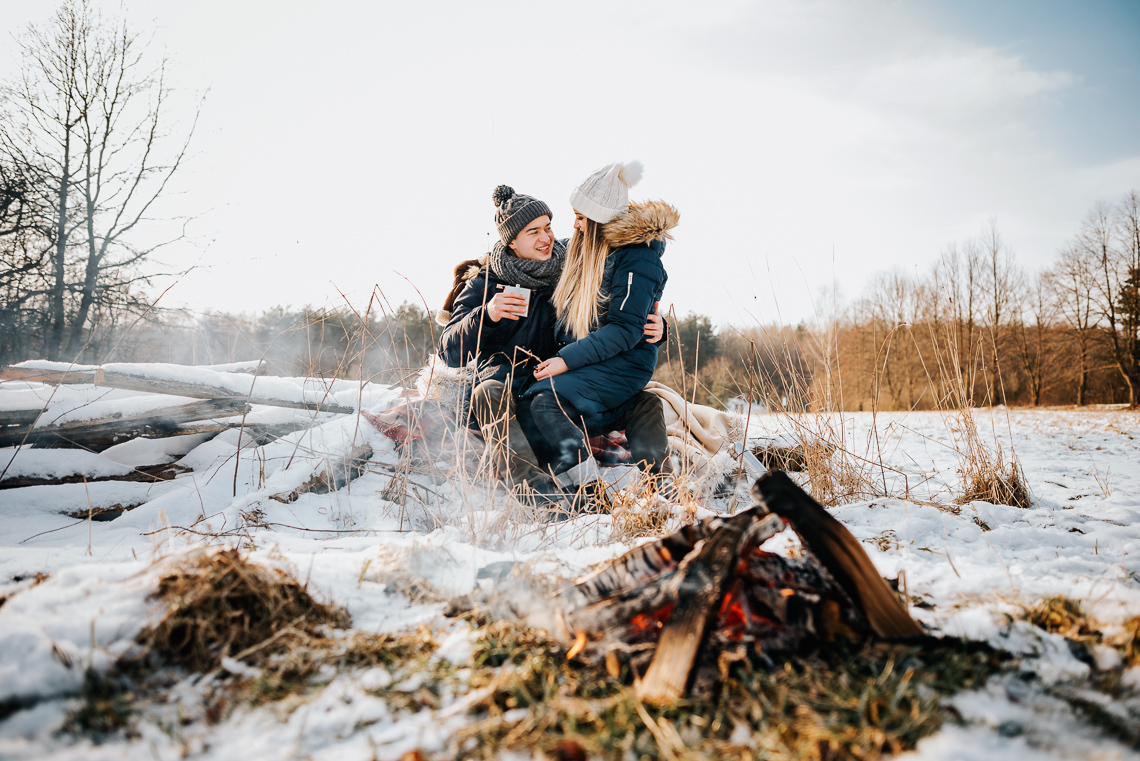 Zimowa sesja narzeczeńska Elizy i Dominika 33