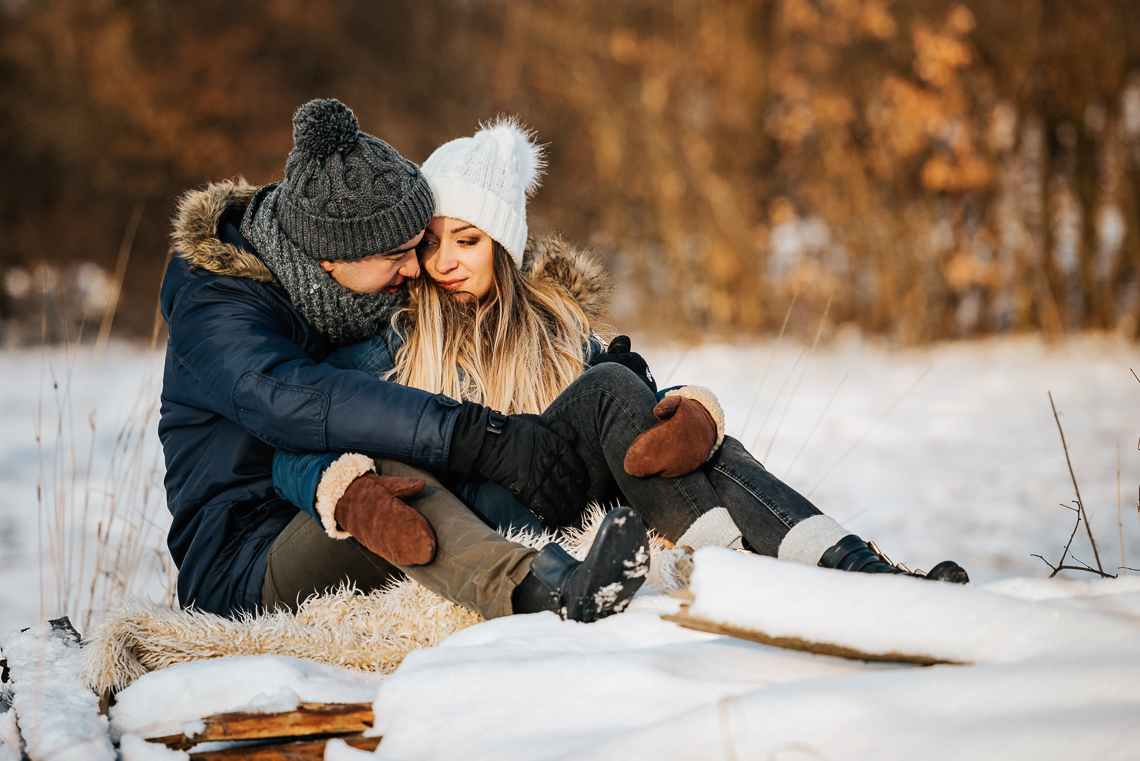 Zimowa sesja narzeczeńska Elizy i Dominika 35