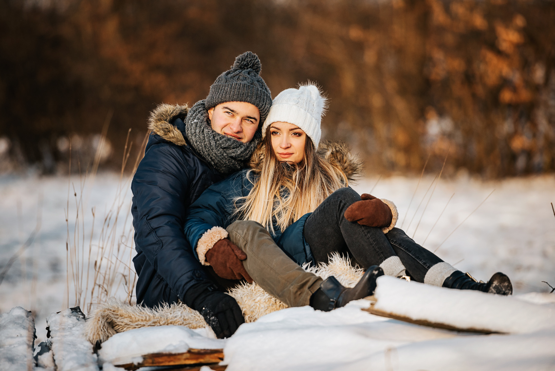 Zimowa sesja narzeczeńska Elizy i Dominika 36