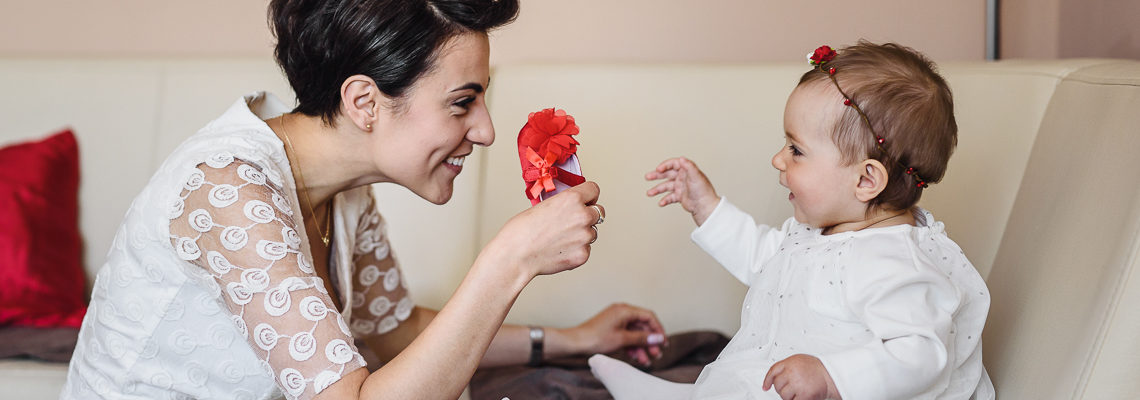 Fotograf na chrzest – dobry prezent dla młodych rodziców.