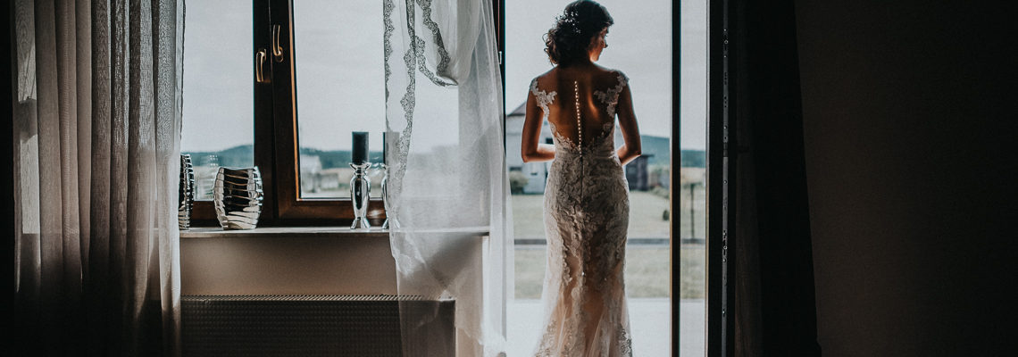 Jak wybrać suknię ślubną i dodatki do niej.