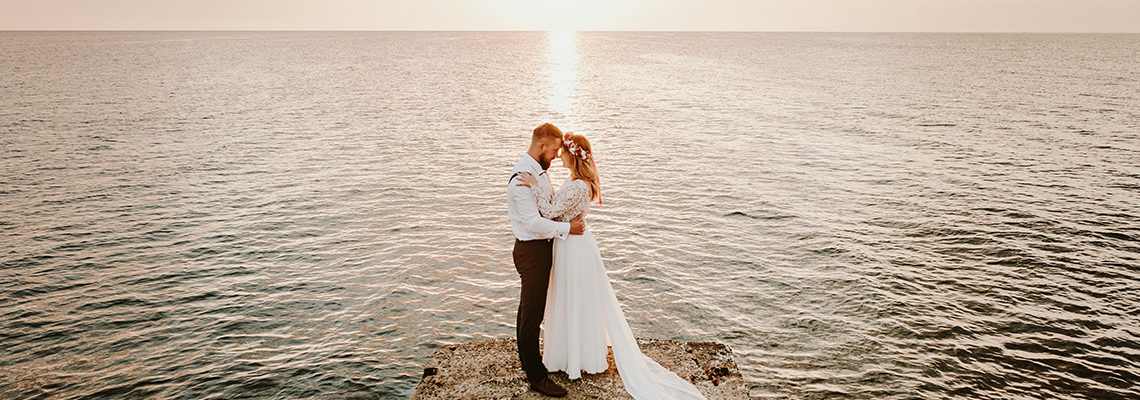 Plenerowa sesja ślubna na Cyprze o wschodzie i zachodzie słońca – w roli głównej Luiza i Bartek