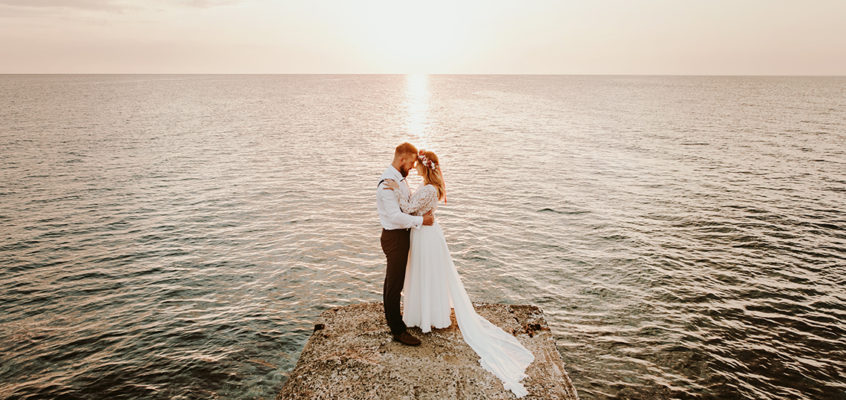 Plenerowa sesja ślubna na Cyprze o wschodzie i zachodzie słońca – w roli głównej Luiza i Bartek