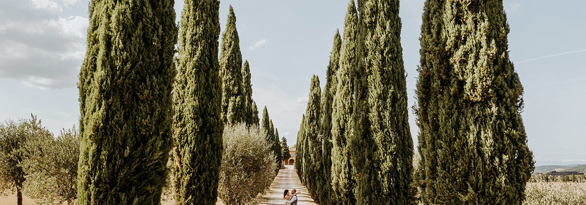 Plenerowa sesja ślubna w Toskanii – czy warto?