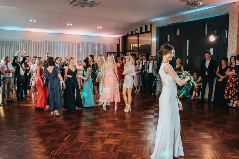 Nic nie zapowiadało takiego wesela... 109