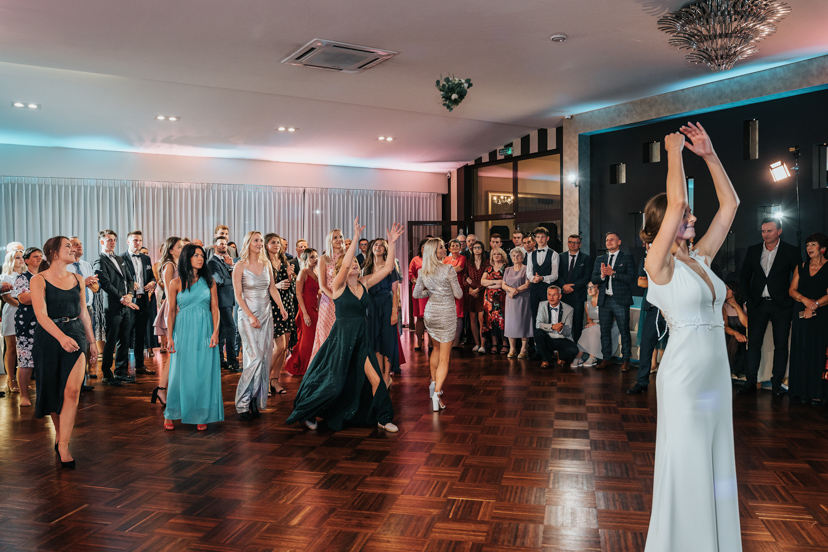 Nic nie zapowiadało takiego wesela... 110