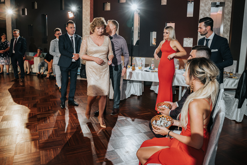 Nic nie zapowiadało takiego wesela... 133