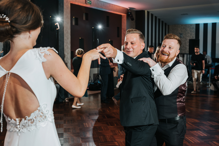 Nic nie zapowiadało takiego wesela... 136