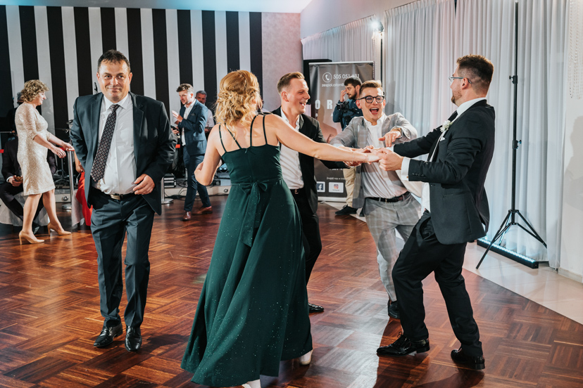 Nic nie zapowiadało takiego wesela... 140