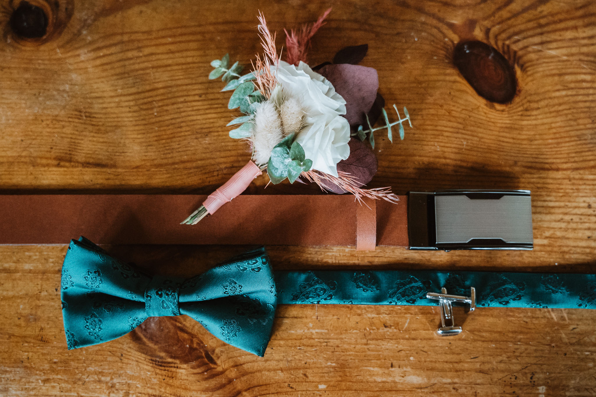 Czy ślub w plenerze może być dobrym pomysłem? Warto rozważyć zarówno wady, jak i zalety takiego rozwiązania przed podjęciem ostatecznej decyzji. 12