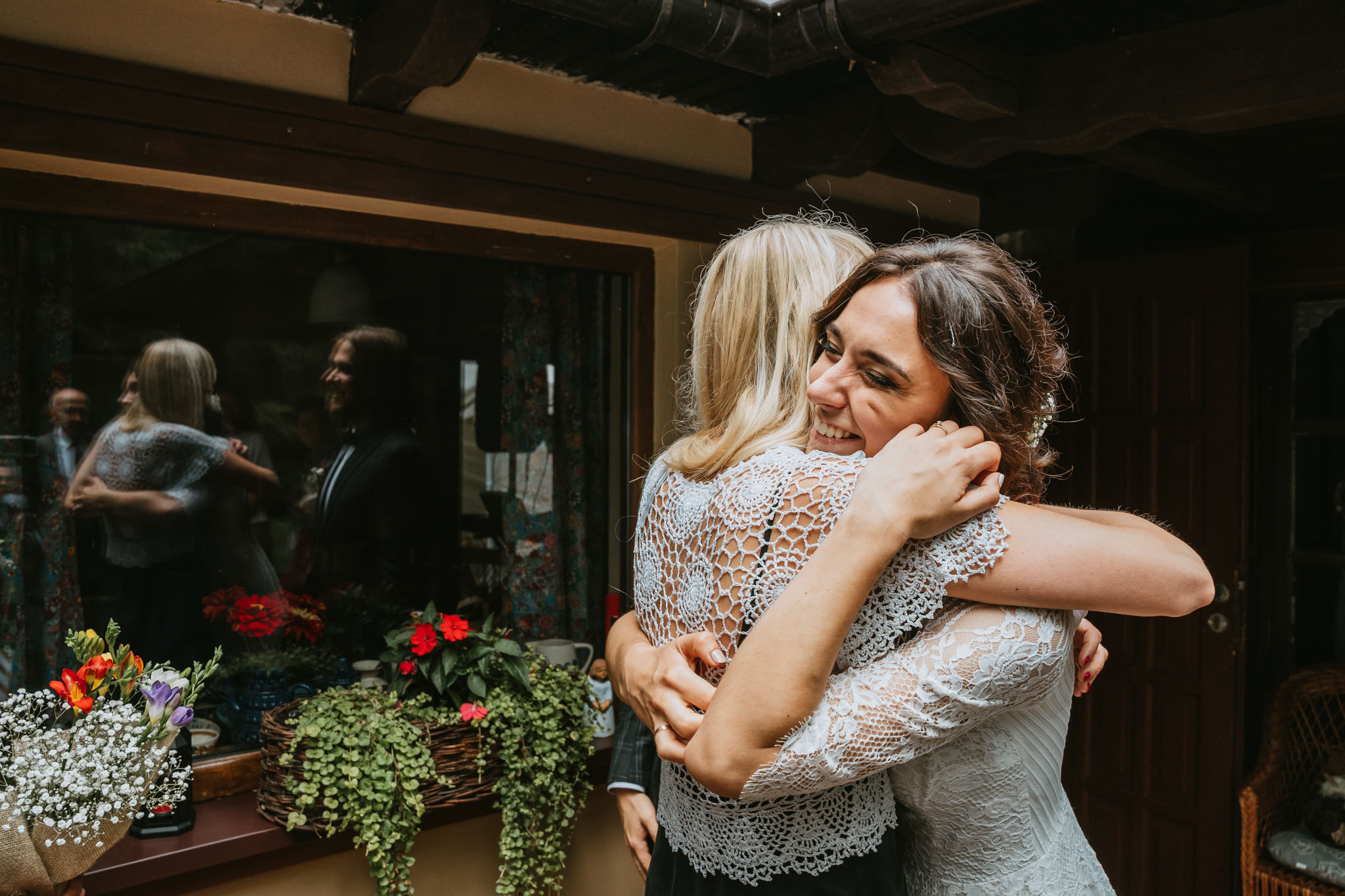 Czy ślub w plenerze może być dobrym pomysłem? Warto rozważyć zarówno wady, jak i zalety takiego rozwiązania przed podjęciem ostatecznej decyzji. 29