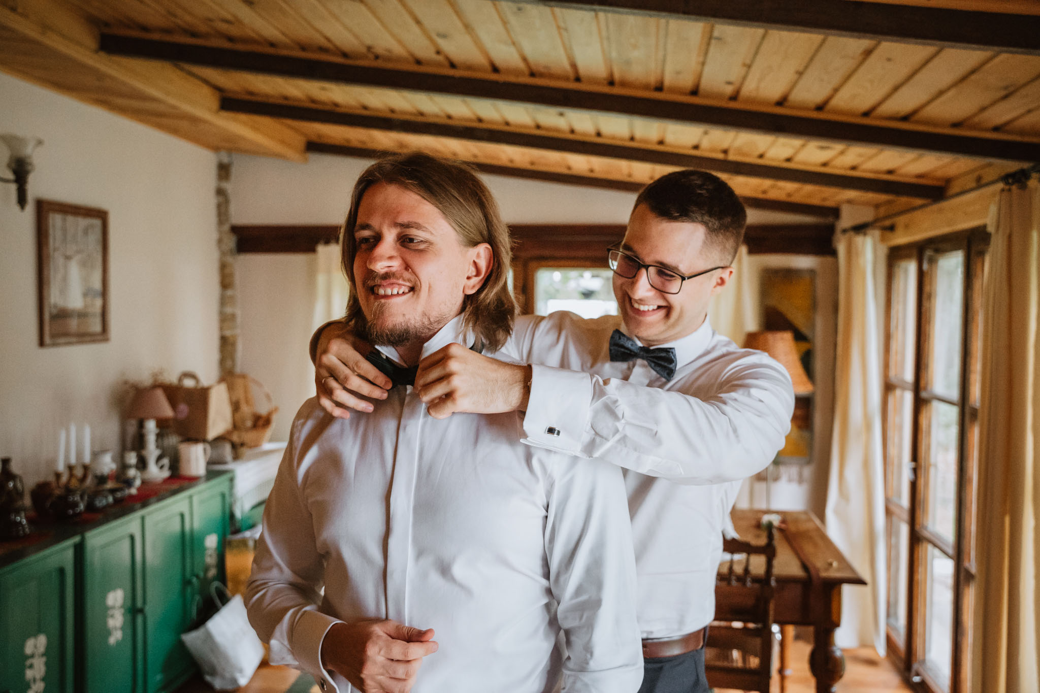 Czy ślub w plenerze może być dobrym pomysłem? Warto rozważyć zarówno wady, jak i zalety takiego rozwiązania przed podjęciem ostatecznej decyzji. 13